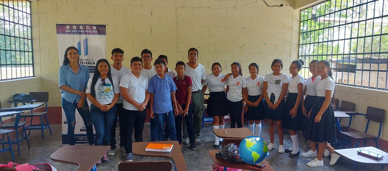Jóvenes de Petén celebran el Día de la Tierra con educación ambiental