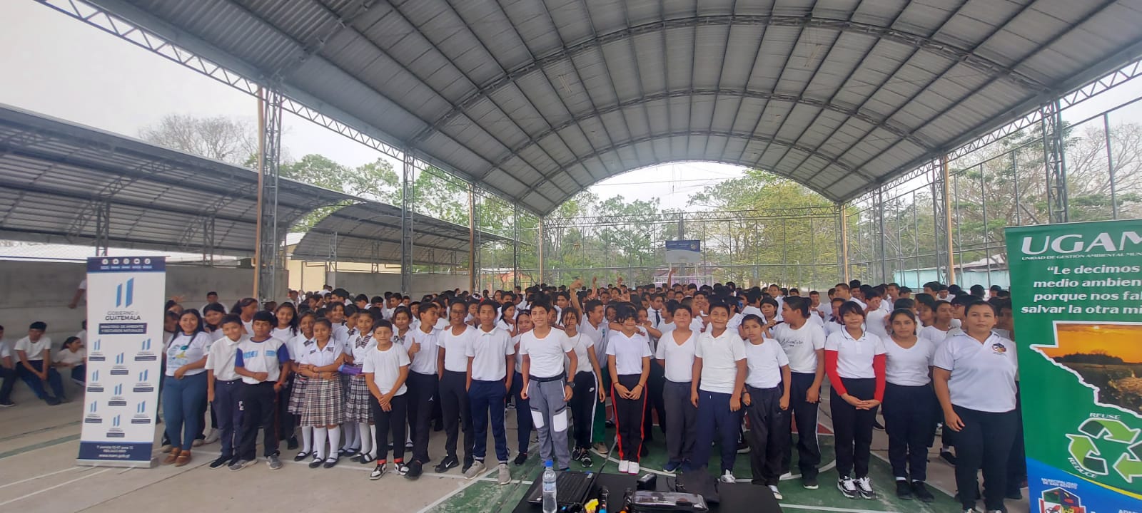 Escolares de San Benito, Petén comprometidos con el medioambiente