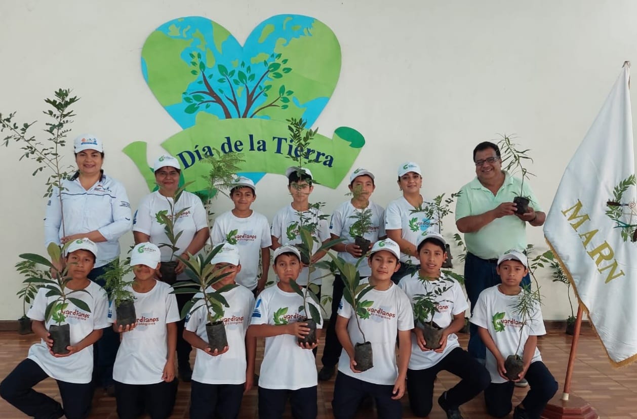 Con educación ambiental, estudiantes de Mixco y Guatemala celebran el Día de la Tierra