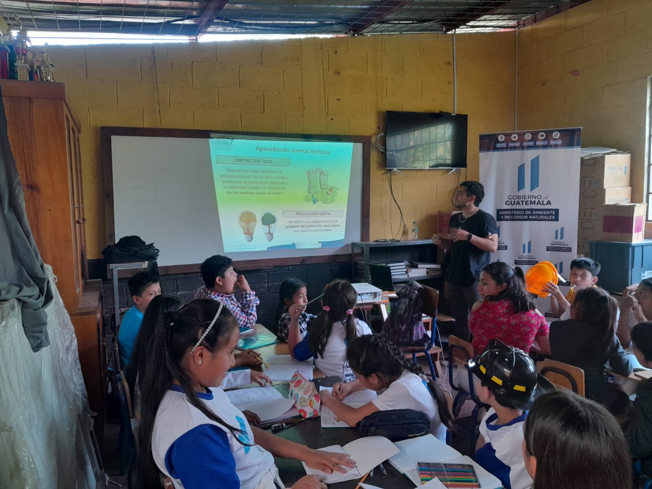Fomentan la cultura ambiental sostenible con estudiantes de Cobán