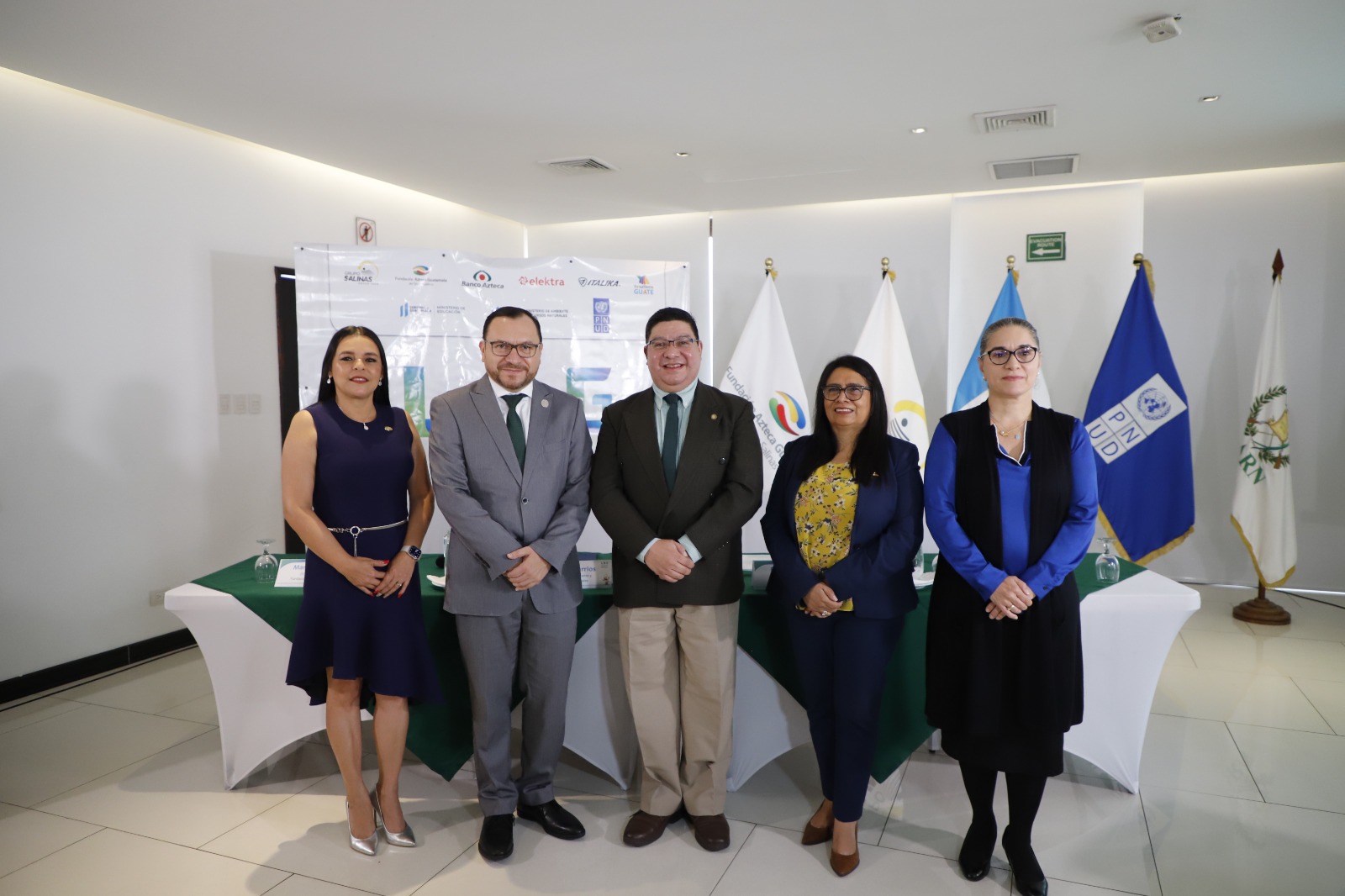 Voluntarios se unen por un país más limpio y sano