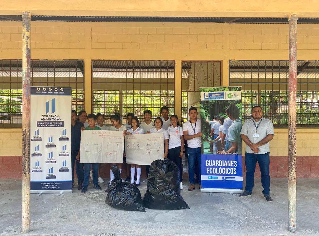 Guardianes Ecológicos comprometidos con el medioambiente en Flores, Petén