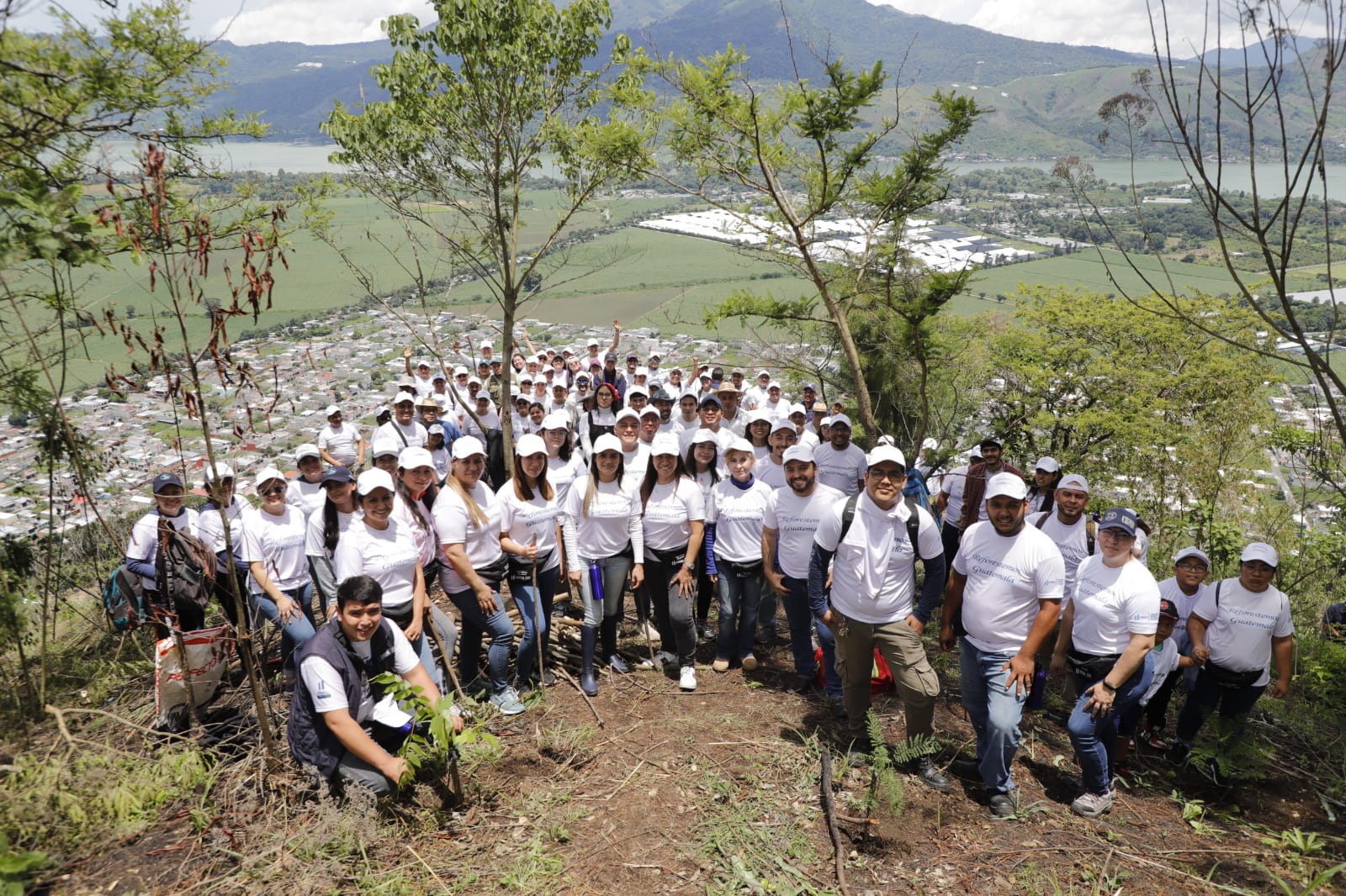 “Viernes de Reforestación” llega al Parque Regional Municipal La Cerra