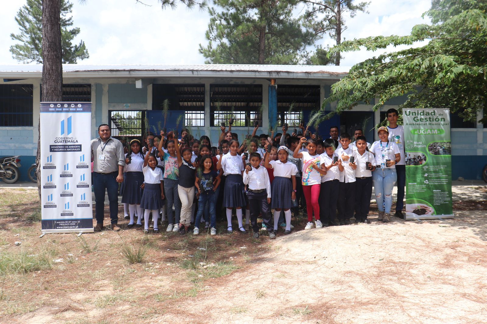 Inculcan en jóvenes de Petén la importancia de la reforestación