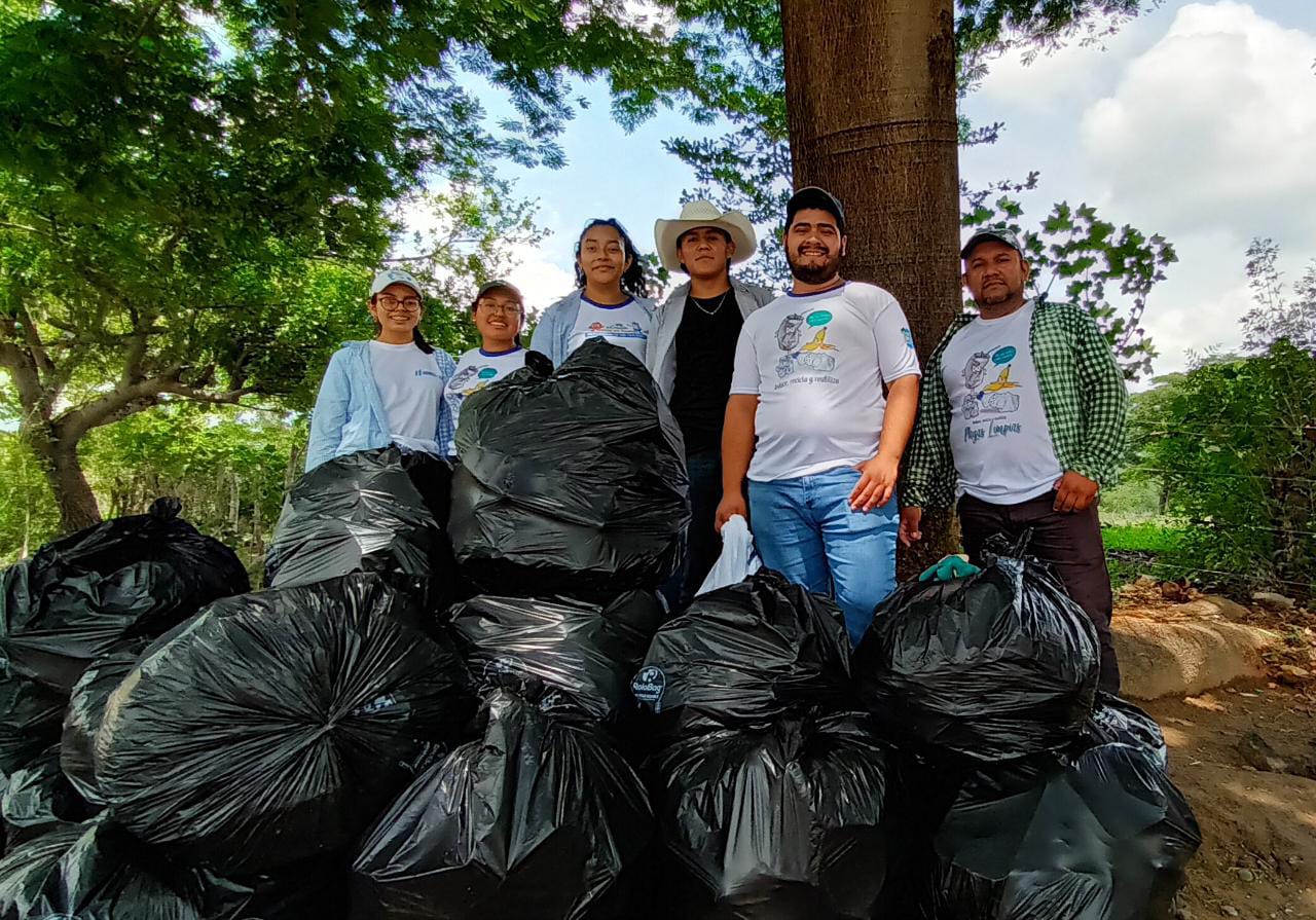 MARN y Líderes Ambientales eliminan vertedero ilegal en Jutiapa