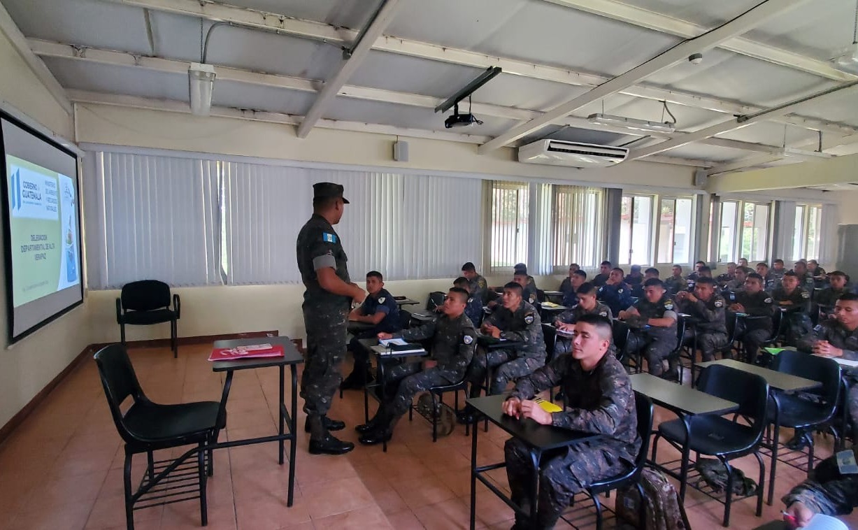 Militares en Alta Verapaz aprenden de medioambiente para aplicarlo en sus áreas de servicio