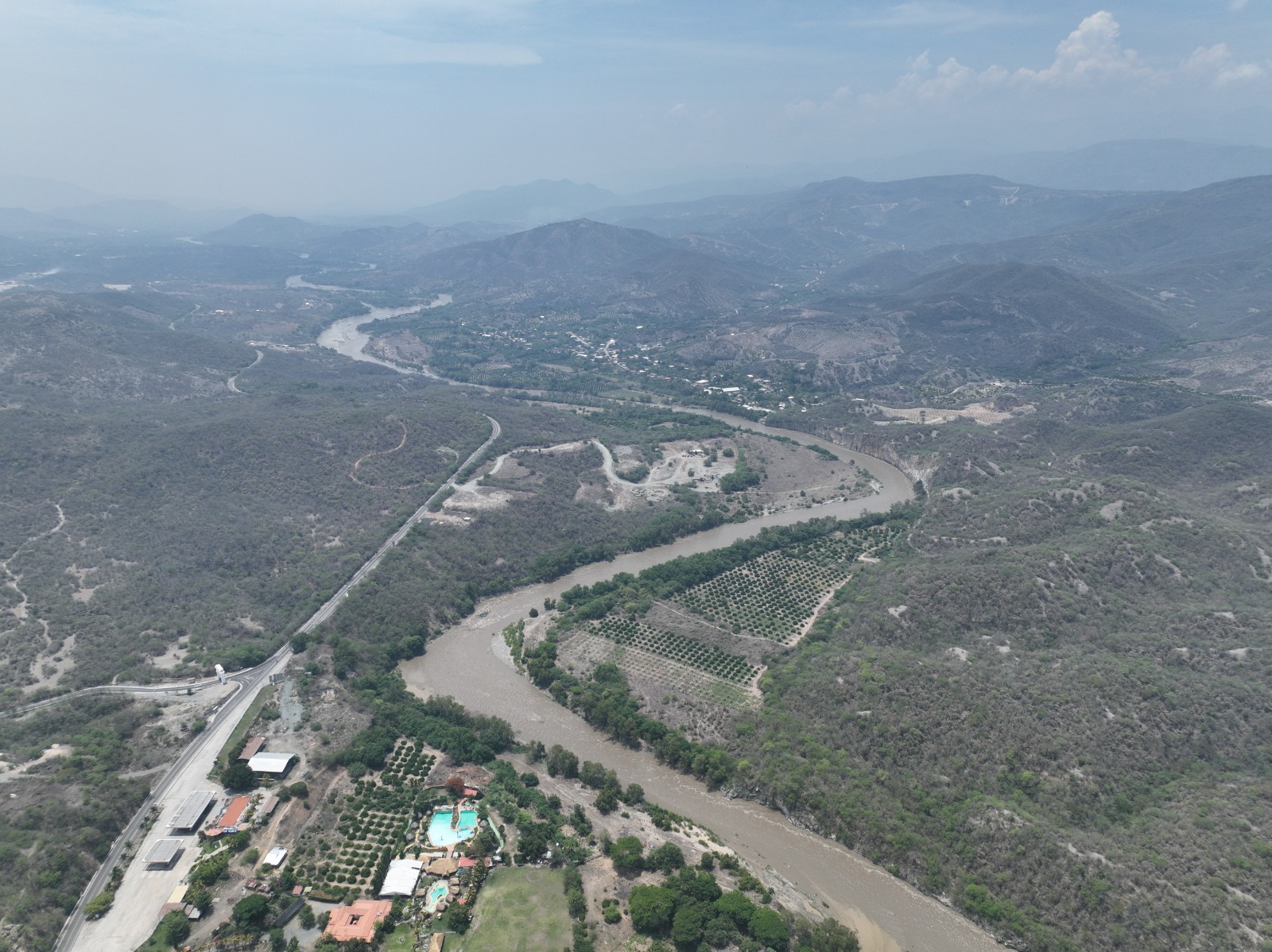 Nueva barda de retención de desechos del MARN evita que contaminación llegue al río Motagua