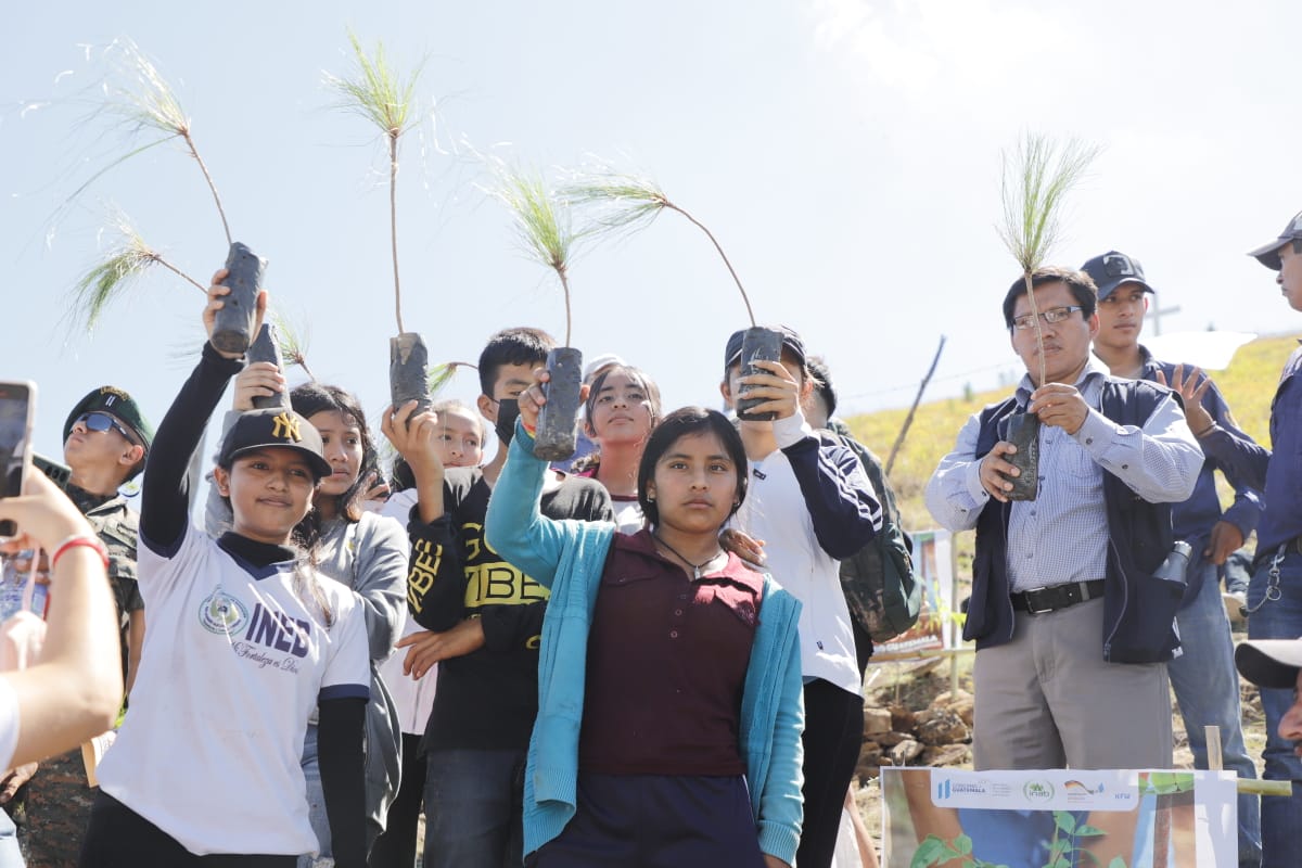 Primer “Viernes de Reforestación” reúne a decenas de voluntarios para plantar un legado para la naturaleza