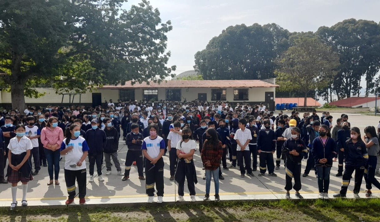 MARN y 467 estudiantes de Mixco reforestan en el Día Mundial del Medio Ambiente