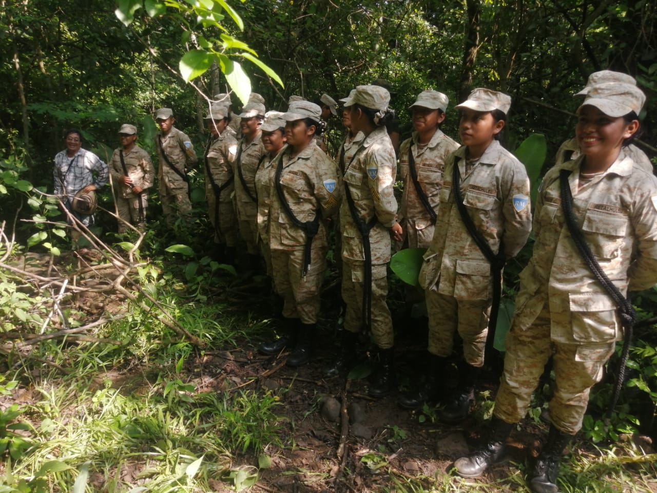 Retalhuleu celebra al medioambiente reforestando