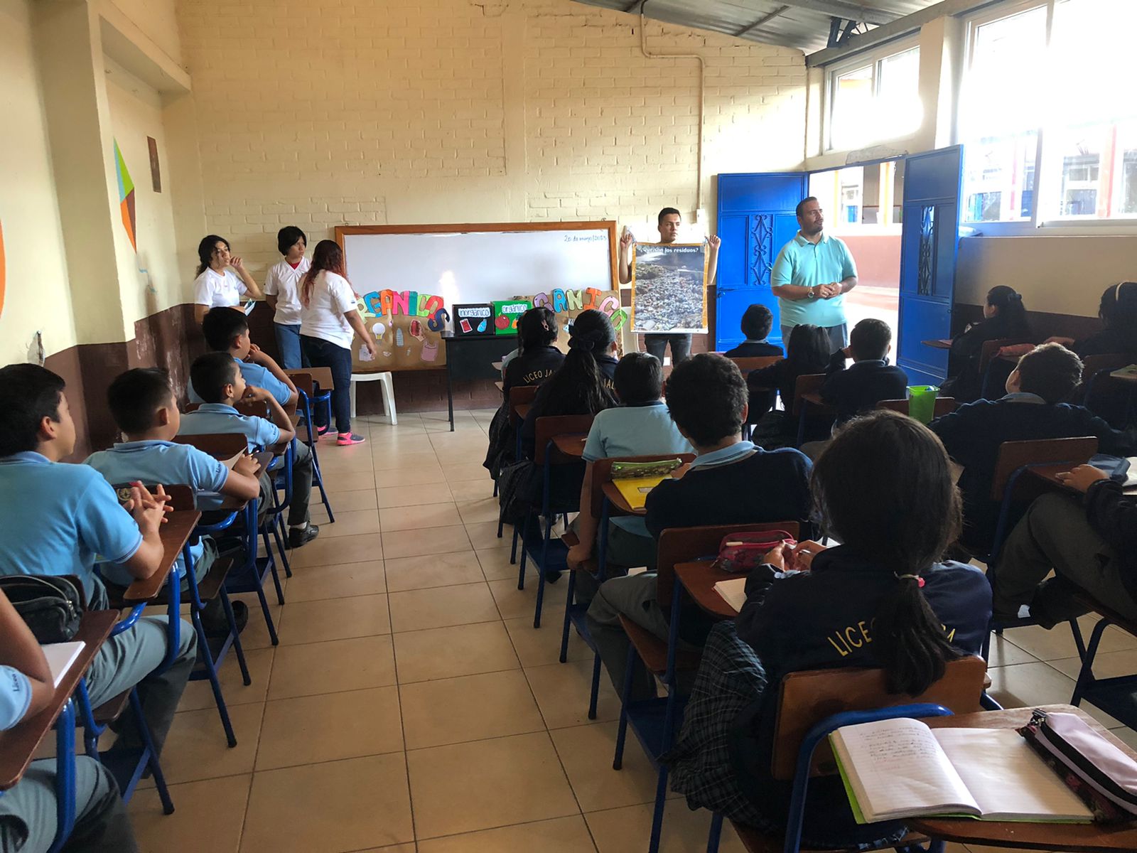 Escolares de Jalapa aprenden a clasificar y separar desechos con el Reglamento 164-2021