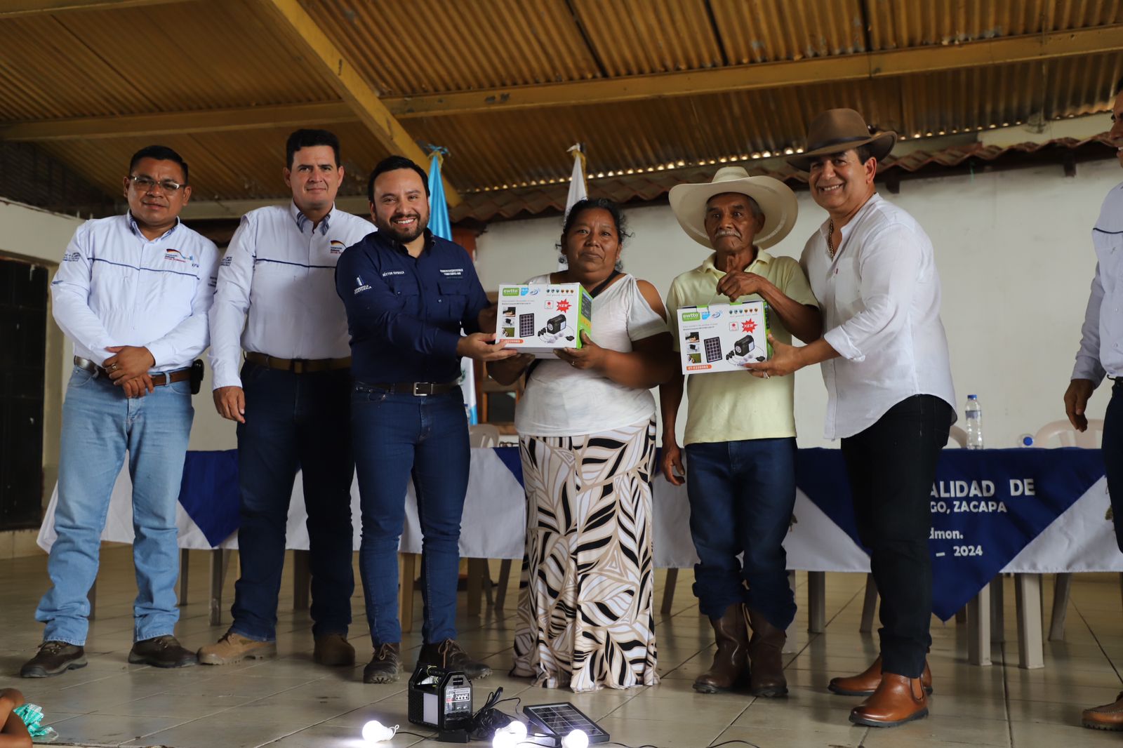 Familias de San Diego, Zacapa reciben paneles solares como incentivo por sus buenas prácticas ambientales