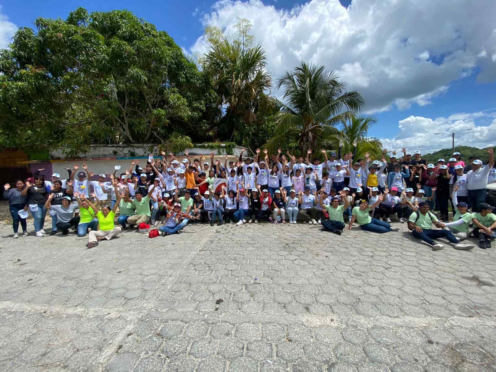 Jornada de limpieza reúne a 150 voluntarios en Petén
