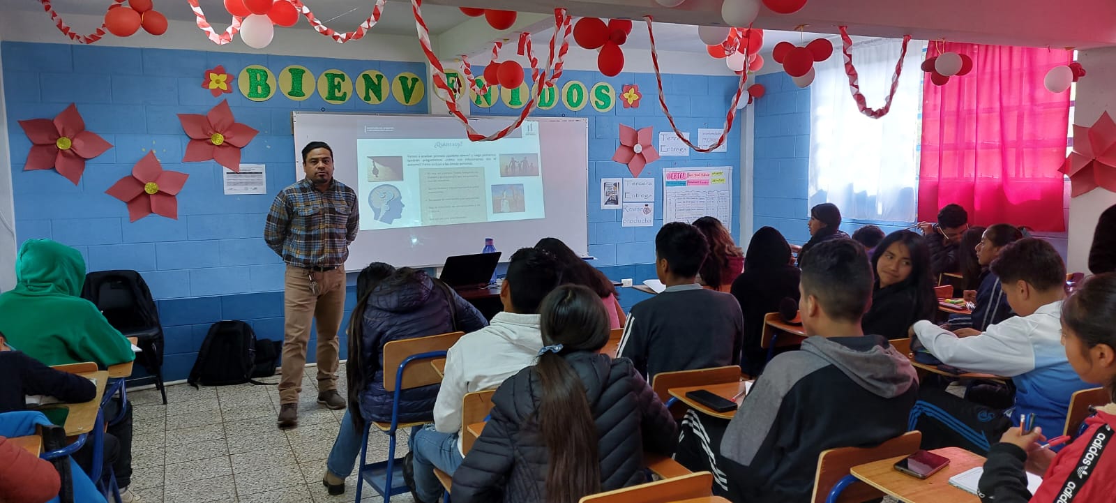 Jóvenes de San Marcos aprenden sobre la importancia del medio ambiente en su entorno