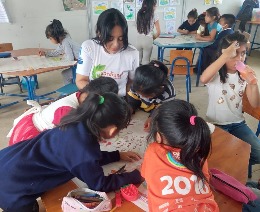 Pequeños Guardianes Ecológicos certificados en San Juan Sacatepéquez