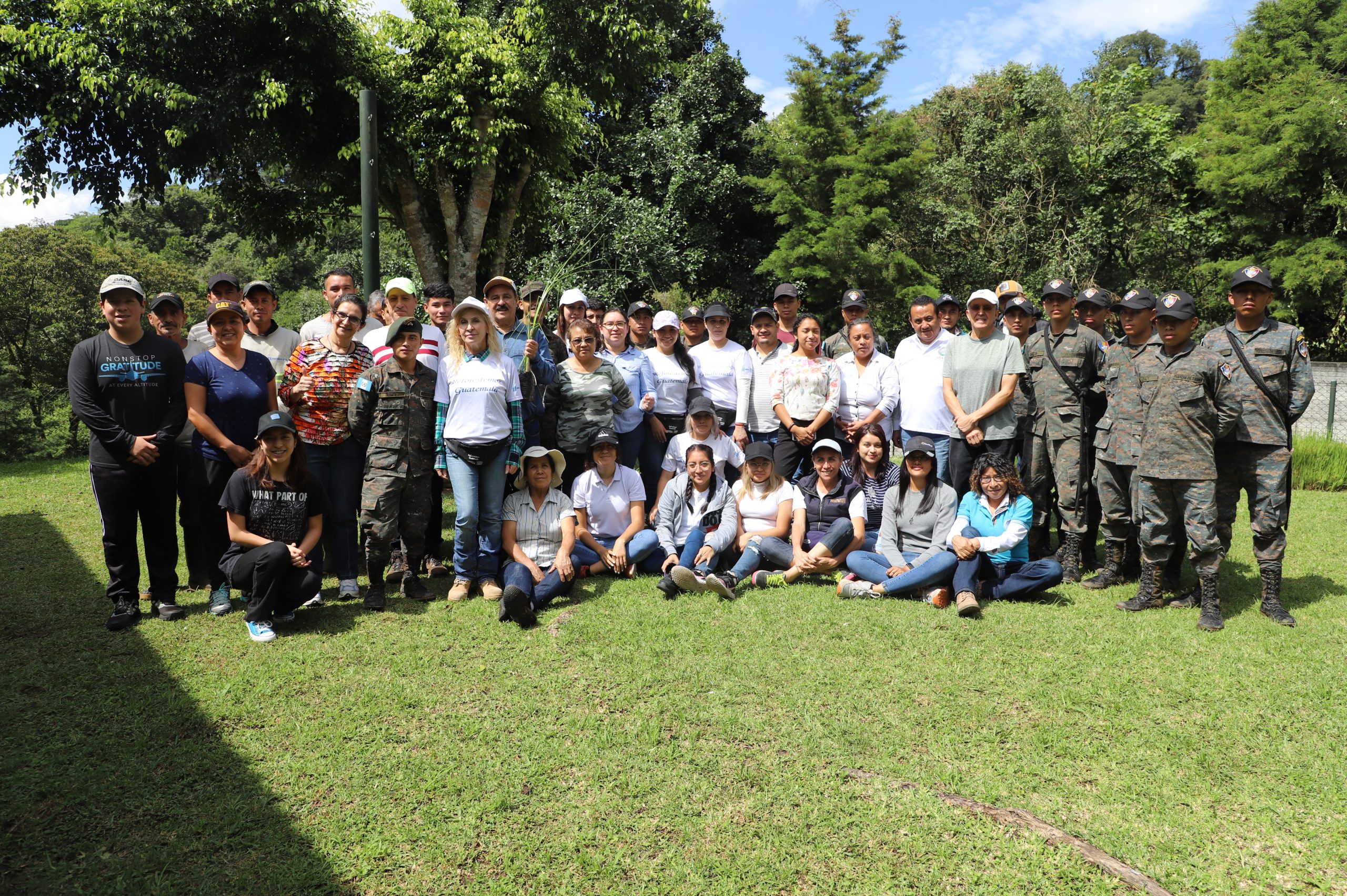 6000 árboles son plantados como parte de la campaña Viernes de Reforestación