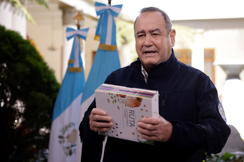 Presidente Giammattei anuncia galardón internacional ganado por publicación sobre cocina guatemalteca