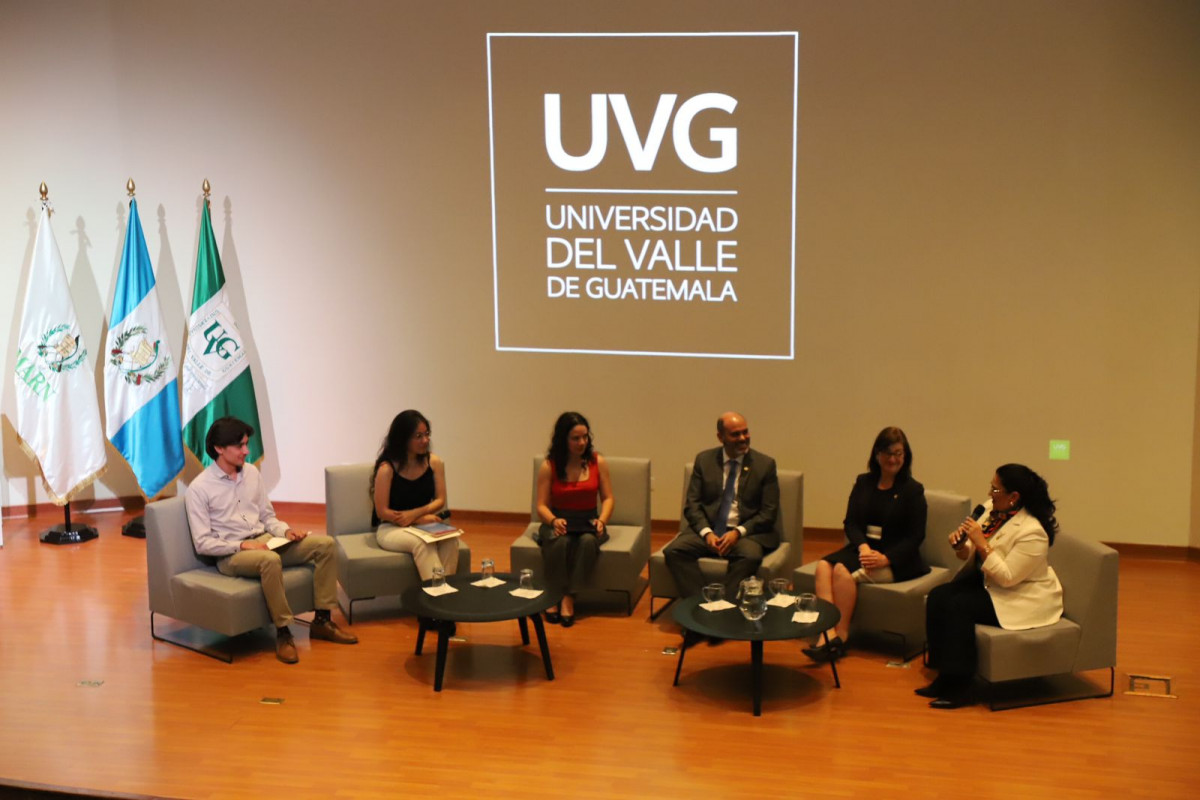 Autoridades del MARN reciben reconocimiento por parte de la Universidad del Valle de Guatemala