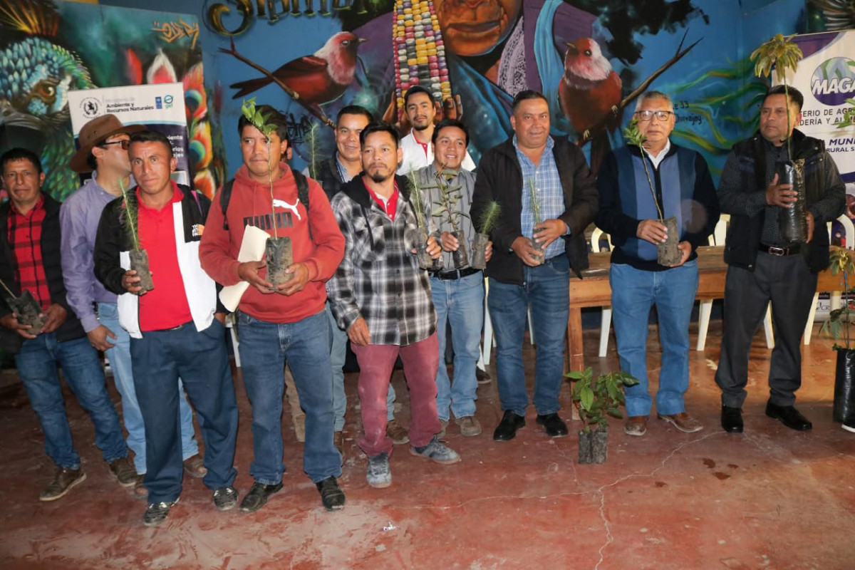 Entrega de plantas agroforestales e insumos agrícolas a productoras y productores del municipio de Sibinal, San Marcos, Guatemala
